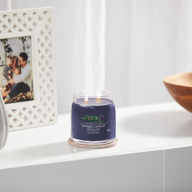 Vela En Frasco Mediano Lakefront Lodge 368 G - Yankee Candle