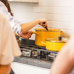 Olla Arrocera De Peltre Con Tapa 3.9L 24 Cm Amarilla - Cinsa