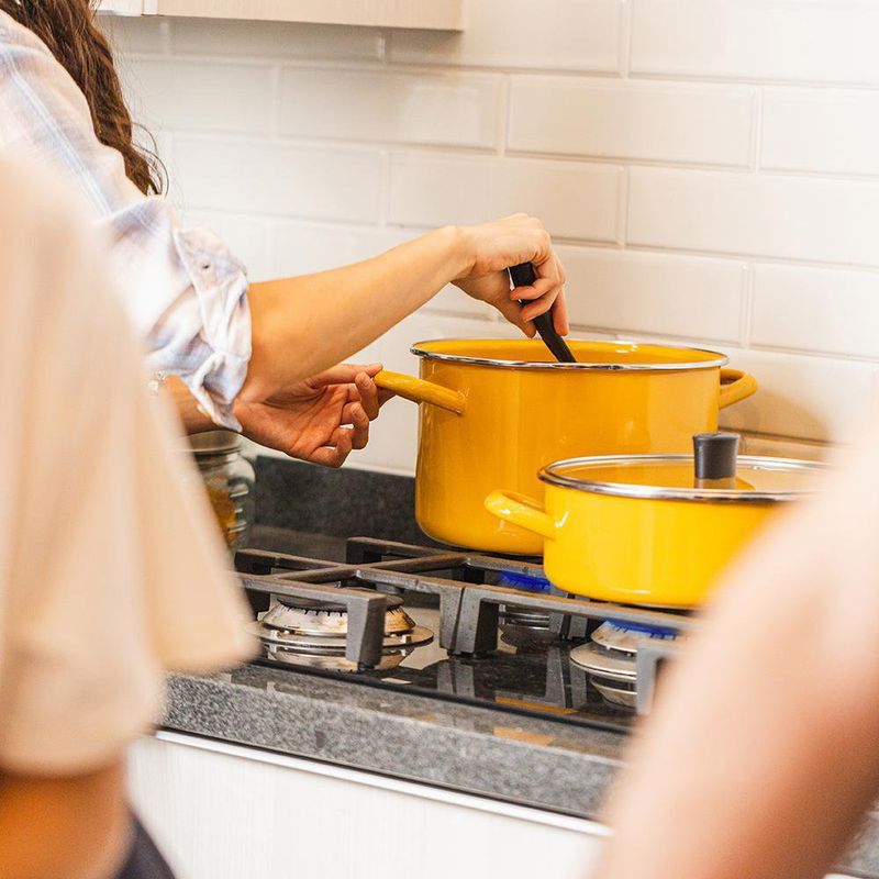 Olla Arrocera De Peltre Con Tapa 3.9L 24 Cm Amarilla - Cinsa