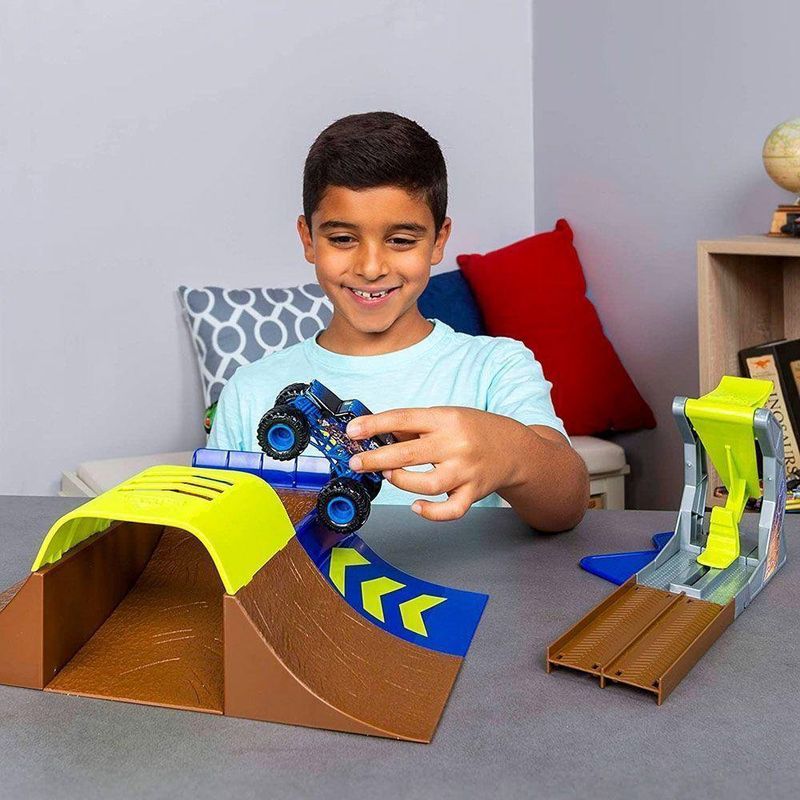 Monster Jam Set De Trucos Básico Escala 1:64 Surtido