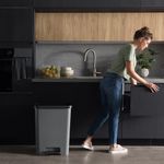 Basurero de 50 Litros Negro / Gris - Curver