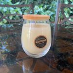Vela Con Aroma A Vainilla Beige Y Tapa De Madera - Pilandros