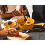 Olla Arrocera De Peltre con Tapa De 2.2L 20 Cm Amarilla - Cinsa