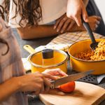 Olla Arrocera De Peltre con Tapa De 2.2L 20 Cm Amarilla - Cinsa