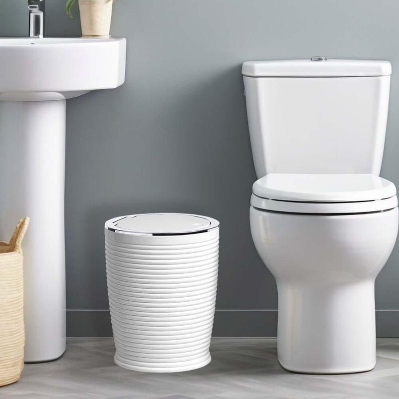 Basurero Elegance Decorativo con Tapa Abatible Blanco Cromado de 5 Lts