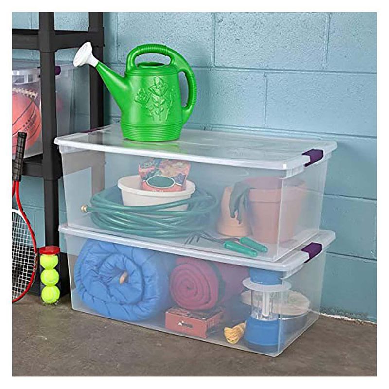 Caja De Plástico Con Agarradores Ciruela 104 L - Sterilite